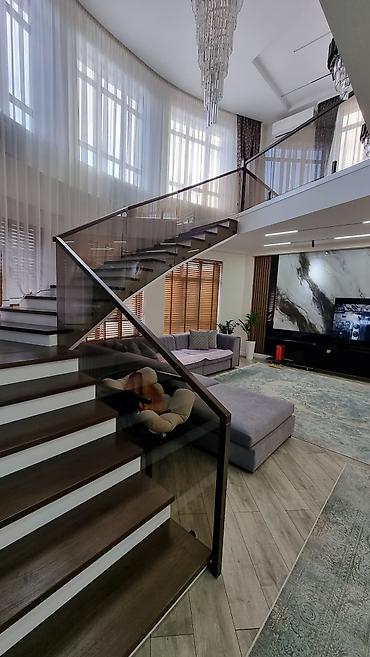 Деревянные лестницы: Деревянная лестница Для дома, Гарантия, Вид дерева: Кара Жыгач, Форма лестницы: П-образная, Стиль: Классический — 9