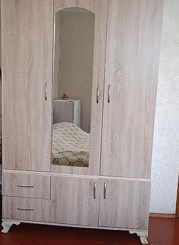 nəni: Dolab satılır. İdeal vəziyyətdədir. Qiymət: 120 AZN. Ünvan — 2