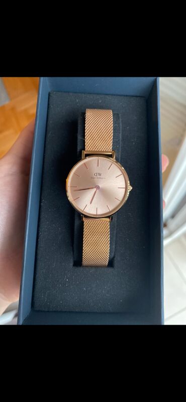 cena fosil satova: Classic watch, Daniel Wellington, Female