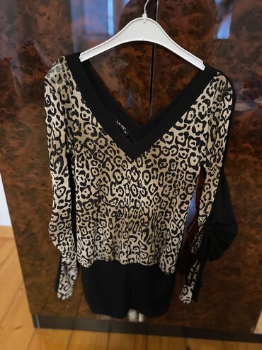 Plaşlar: 7AZN.Baha alınıb,çox az istifadə olunub. 38-40 ölçüyə gedir