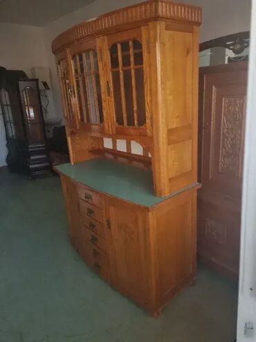 Stilske vitrine: Vitrina u odlicnom stanju Visina 200cm Sirina 135cm Dubina55cm — 1