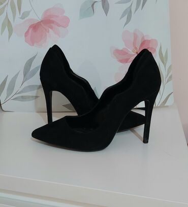 Salonke: Salonke, Bershka, 36 na lalafo.rs Salonke: Salonke, Bershka, 36