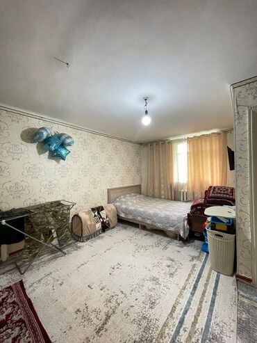 срочно продаётся 1 комнатная квартира в районе ошского рынка: 1 комната, 30 м², Хрущевка, 2 этаж, Косметический ремонт