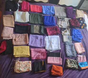Dəstlər, kostyumlar: 1 ededi 5 manat whatsap aktivdi elaqe saxalaya bilersiz.seliqeli