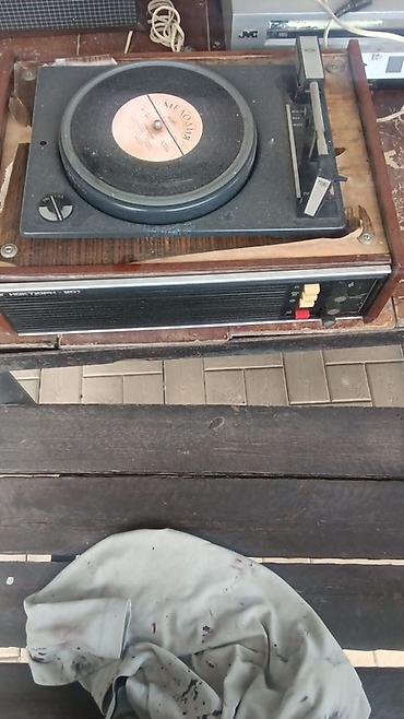 muzikalniy sentr: Məhsul: Retro audio dəstləri və komponentlər Tərkib: - JVC markalı — 5