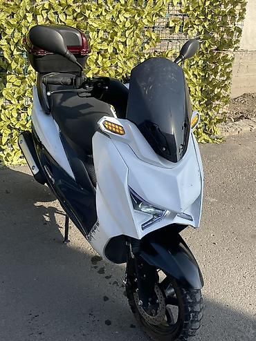 скутер в росрочку: Q-Max скутер 150 см³ - Двигатель: 150 куб. см - Пробег по одометру — 4