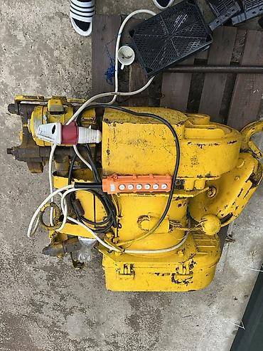 2 el kompresör: Sənaye elektrik talı (elektrik telfer) – sarı rəngli, rels üzərində — 2