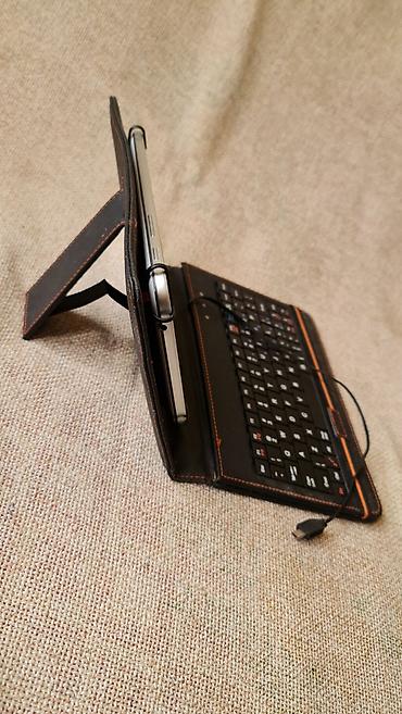iphone tablet: Kožna futrola sa ugrađenom žičnom tastaturom za tablet (oko 7–8 inča) — 1