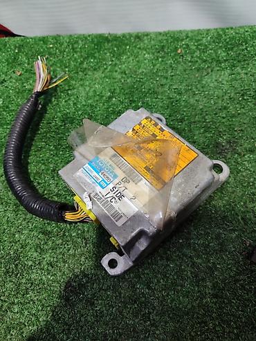 Блок управления подушками безопасности (AIRBAG/SRS ECU) -