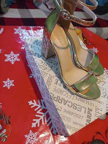 melek sepler instagram: Qızılı rəngdə qadın həndəsi naxışlı qalın dabanlı sandal – Lescarpe - — 3