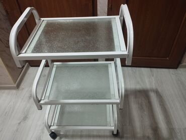 стол и табуретки для кухни: Новый, Без зеркала