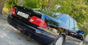 Mercedes-Benz: Mercedes-Benz E-Class: 2 l | 1997 il Sedan — 4