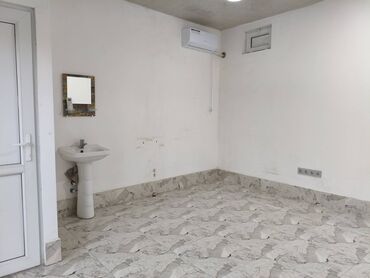 аренда помещений под магазин: Sulutəpə qəsəbəsi,4 yol ayırıcı,mərkəzi yolun kənarında,sahəsi 20kv