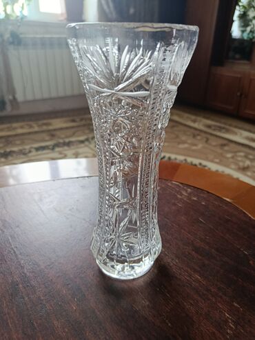 ваза напольная стеклянная высокая без узора: Одна ваза, Хрусталь