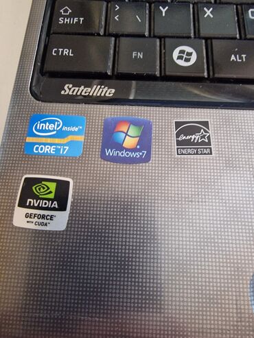 Toshiba: Intel Core i7, 15.6 " — 4