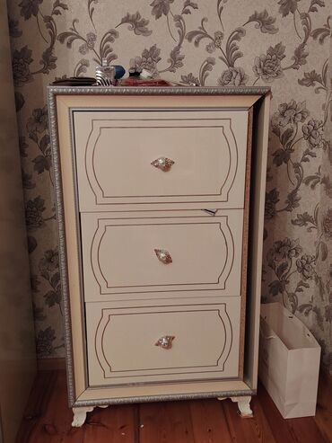 Komodlar: Güzgüsüz — 6