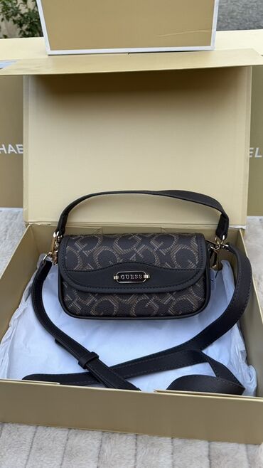 Çantalar: Çiyin çantası, Guess