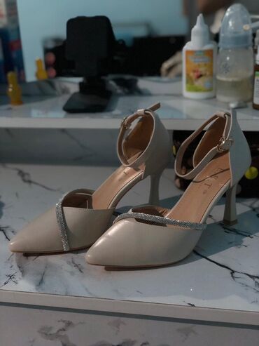 свадебное платье для беременных напрокат: Женские туфли-лодочки на среднем каблуке. - Цвет