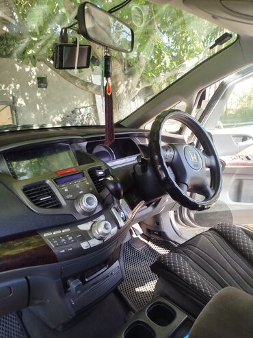 машина цивик: Подержанный автомобиль с автоматической коробкой передач и просторным