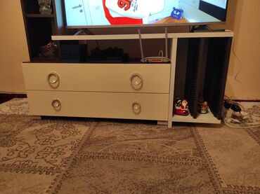 Tv Stend Satilir Normal veziyetde . Embawoodun du.
Qıymet sondu