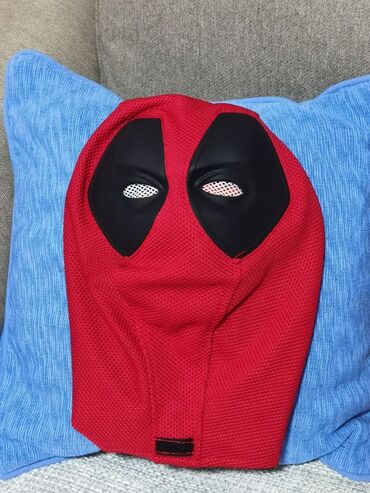 sinsay prsluci za devojcice: Deadpool maska odlican materijal, predvidjena je za osobe sa užom