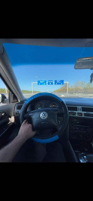 Volkswagen: Volkswagen Bora/Jetta sedan - Kuzov: 4 qapılı sedan, qara rəng - — 4