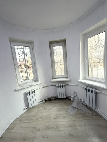 Долгосрочная аренда домов: 200 м², 7 комнат, Видеонаблюдение, Забор, огорожен, Парковка at lalafo.kg — 19 Долгосрочная аренда домов: 200 м², 7 комнат, Видеонаблюдение, Забор, огорожен, Парковка — 19