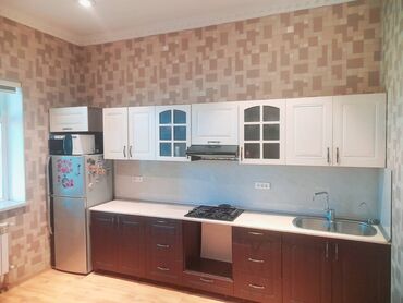 Həyət evləri və villaların satışı: 300 kv ev ikidasli tikili. Qaz su isiq daimi. Avtobus dayanacaginin — 5