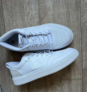 liman кроссовки: Новые мужские кроссовки Adidas, размер 41. По стельке 26-26,5 см