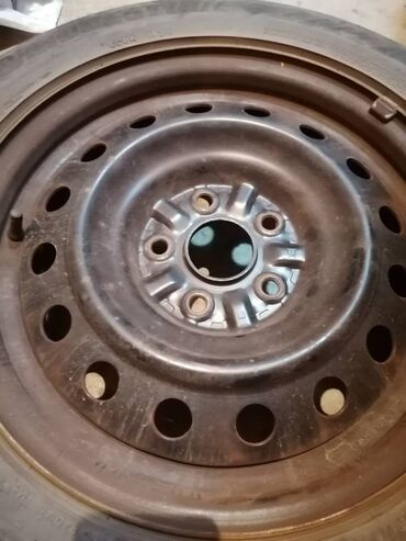 Auto delovi: 4 čelične felne R16 u odličnom stanju sa zimskim gumama i original na lalafo.rs — 3 Auto delovi: 4 čelične felne R16 u odličnom stanju sa zimskim gumama i original — 3