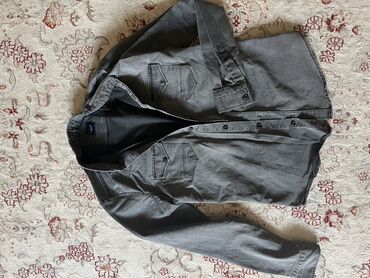 бежевая мужская рубашка: Мужская рубашка, L, Б/у, цвет - Серый, Платная доставка, Самовывоз