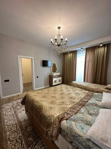 Hovuzlar: Hovuz olan həyət evi. Ərazidə istirahət üçün günəş çarpayıları, stol — 19