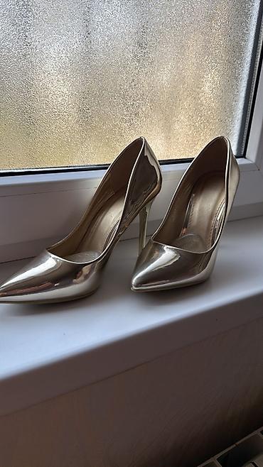 platforma ayaqqabı: Qızılı rəngdə qadın tuflisi – klassik stiletto - Model: Şüşəparlaq — 1