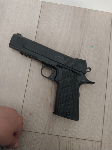 черная обувь: Игрушечный железный пистолет с магазином в подарак 3 пачки пуль