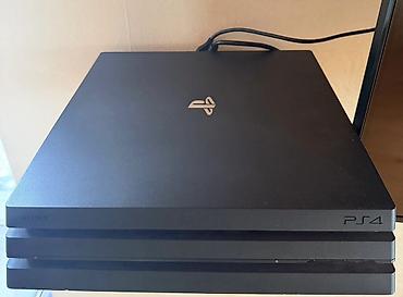 ps4 qiymətləri: PlayStation 4 Pro oyun konsolu 4 ədəd pultu var - Model: PS4 Pro (CUH — 3
