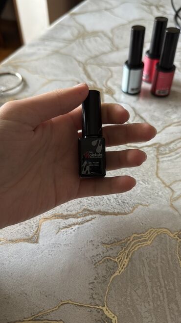 Manikür, pedikür aparatları: Manikür üçün avadanlıq dəsti tək tək də satılır hər biri Tərkib: - — 34