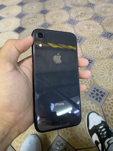 Apple iPhone: IPhone Xr, Б/у, 128 ГБ, Черный, Чехол, 77 %