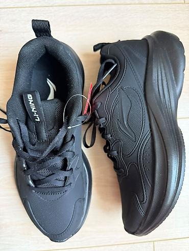 Детская обувь: Подростковые кроссовки Li-Ning и Warrior, размер 37 - Цвет: черный с — 12