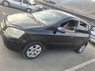 Унаа сатуу: Hyundai Getz: 2004 г., 1.1 л, Кол менен иштөөчү, Бензин, Хетчбек — 4