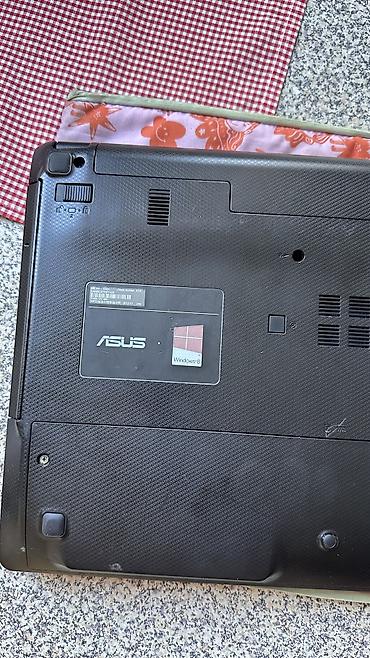 ASUS: ASUS noutbuk - Marka/model: ASUS (alt hissədə Windows 8 loqosu) - — 2