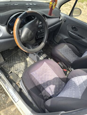 домкрат 5 тонн: Компактный городской хэтчбек Daewoo Matiz, белый цвет, 5 дверей