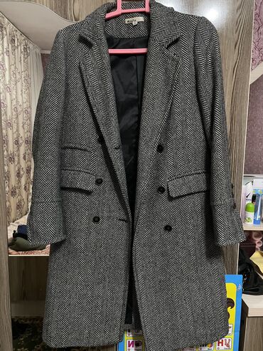 Мужская одежда: Пальто турецкий в идеальном состоянии 
Размер М 
Цена 1000 сом
