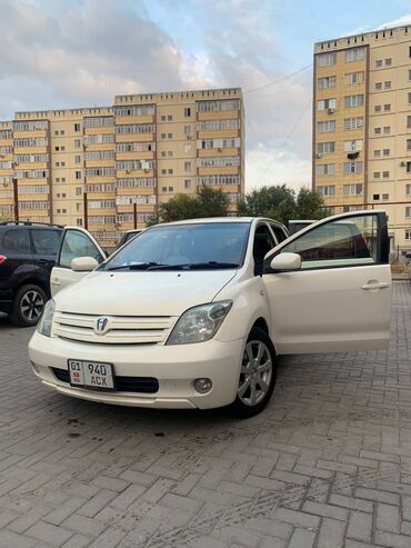 Toyota: Toyota ist: 2004 г., 1.5 л, Автомат, Бензин, Хэтчбэк