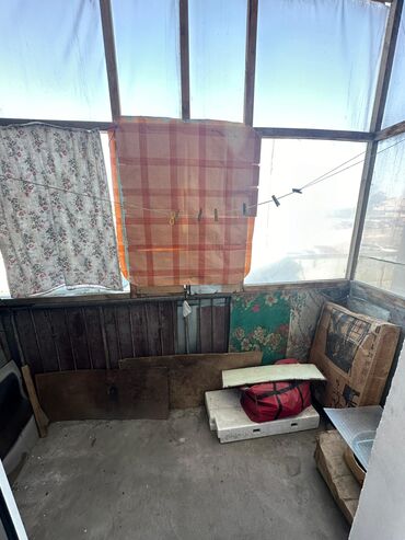 квартира боконбаев: 3 комнаты, 56 м², 105 серия, 2 этаж, Старый ремонт