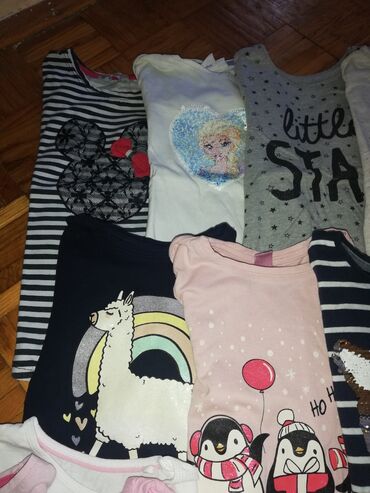 Kompleti: Bluzice vel prvi i drugi red110, treci 110-116 i dve 122-128, H&M — 2