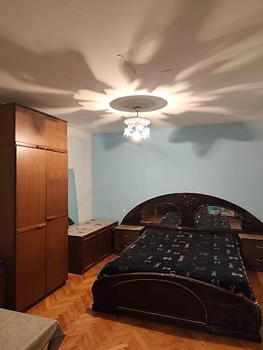 Otaqlar: 1 otaq 18 kv. mətbəx 7 kv, içində soyuducu, paltaryuyan maşın və — 5