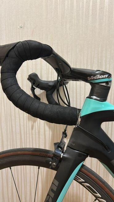 İdman velosipedləri: Bianchi yol velosipedi – karbon aero şassi ilə Xüsusiyyətlər: - — 11