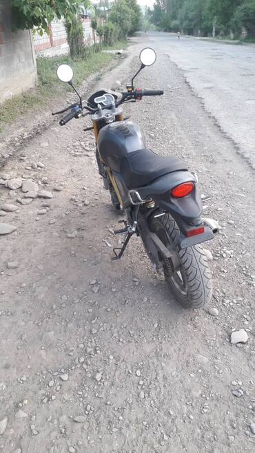 жол тандабас унаалар: Мотоцикл с классическим дизайном, подходящий для городских поездок и
