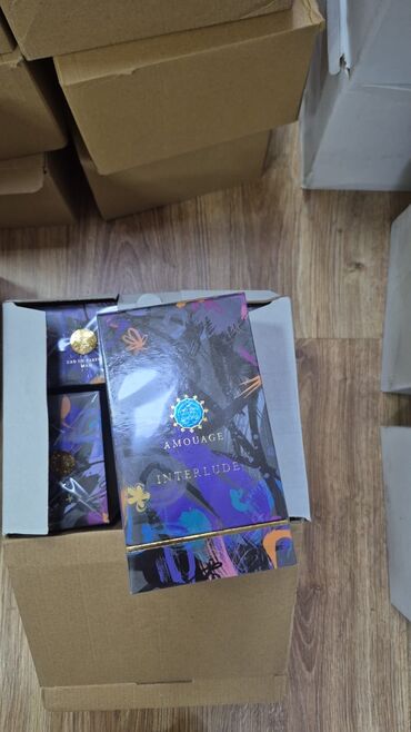 Ətriyyat: Müxtəlif brend və üslublarda ətirlər toplusu optavoy ve perakende — 7