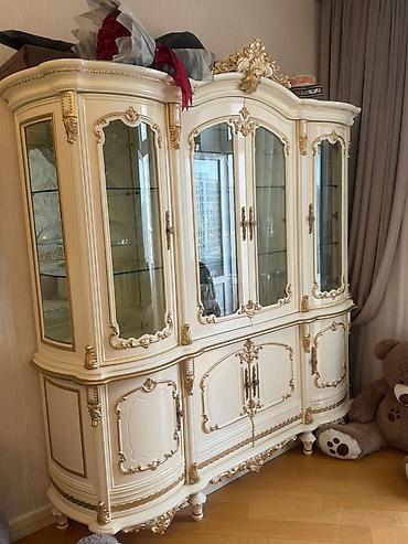 Klassik üslubda yüksək keyfiyyətli qonaq otağı mebel dəsti. Tərkibi